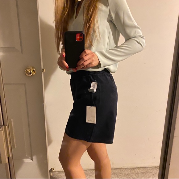 Aritzia Babaton Tommie Short - Picture 2 of 4